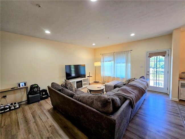 Building Photo - 809 Fairgate Drive