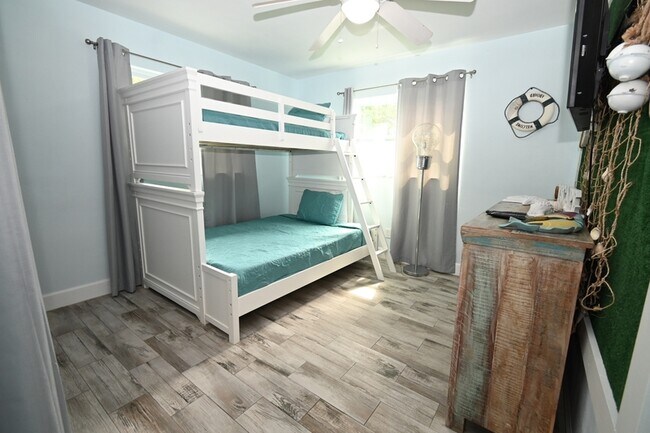 Building Photo - 206 Cape Coral Pkwy W