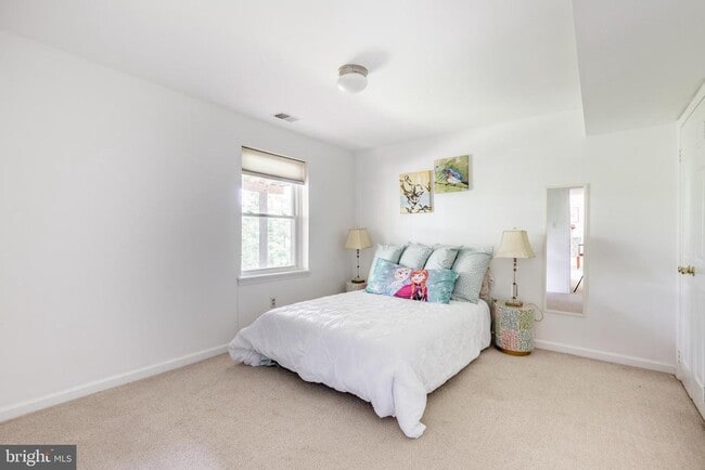 Building Photo - 9815 Wintercress Ct