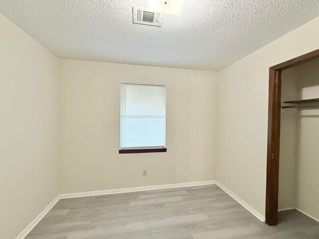 Building Photo - 721 N 48th Ave