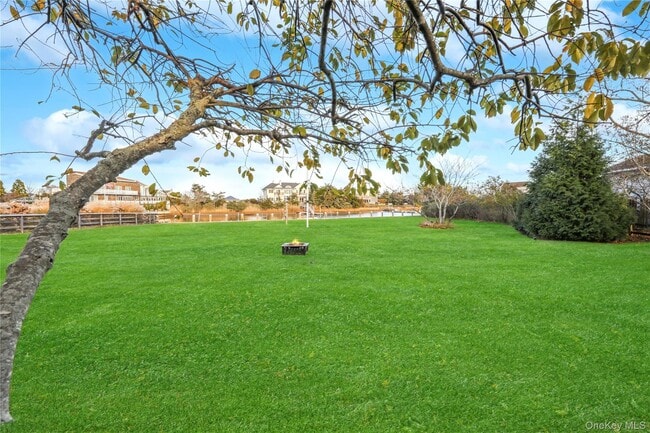 Building Photo - 170 Beach Ln