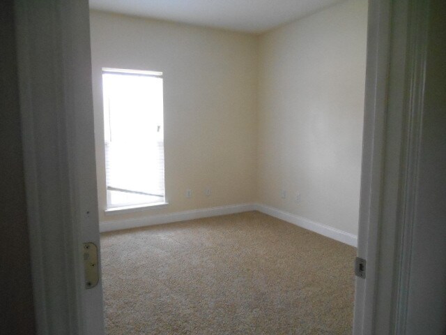 Building Photo - Home For Rent