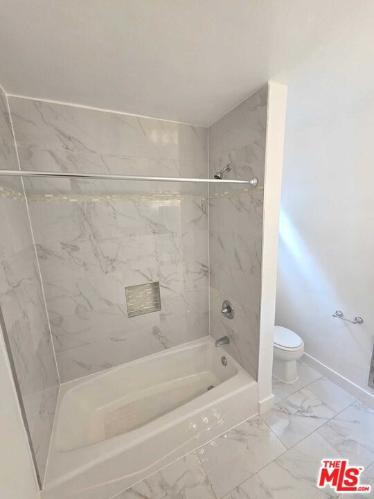 Building Photo - 5329 Vantage Ave