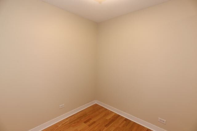 Building Photo - 650 W Wrightwood Ave