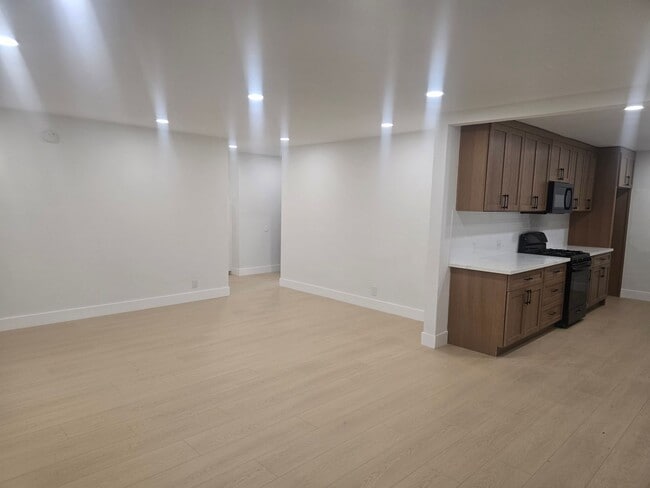 Building Photo - GLENHAVEN - ANAHEIM