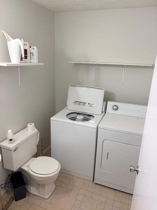 Building Photo - 3431 N Stoneycrest Rd