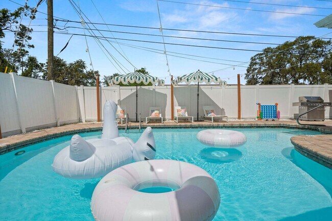 Building Photo - 1121 19th St SW