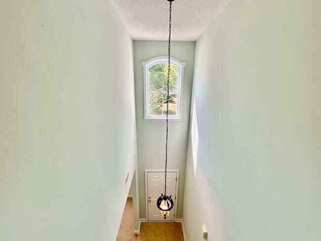 Building Photo - 200 Mossy Stone Ct