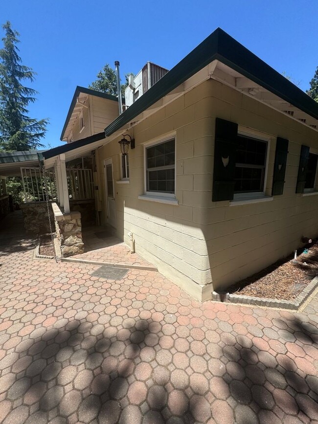 Building Photo - 3 dwelling property located in Rio Linda
