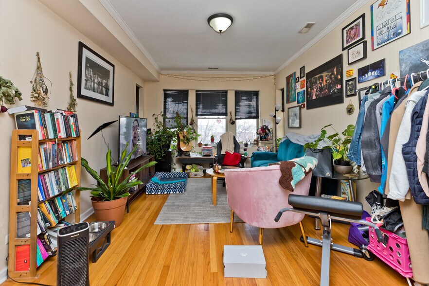 Primary Photo - 4338 N Spaulding Ave