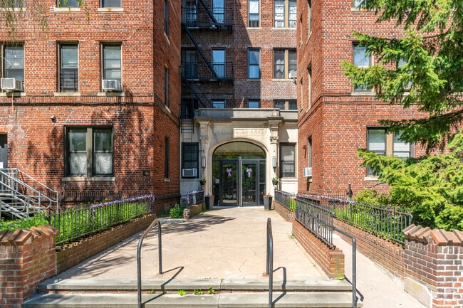 Building Photo - 250 ocean parkway