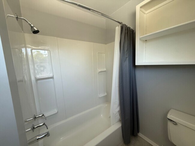 Building Photo - Nice 3 bedroom 2.5 bath near Jenks HS