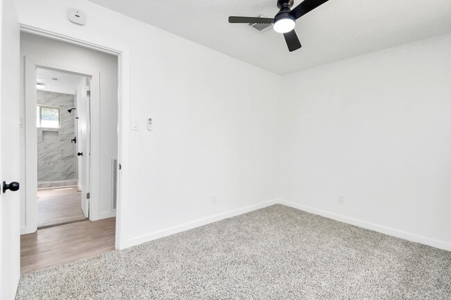 Building Photo - 9912 Cardinal St