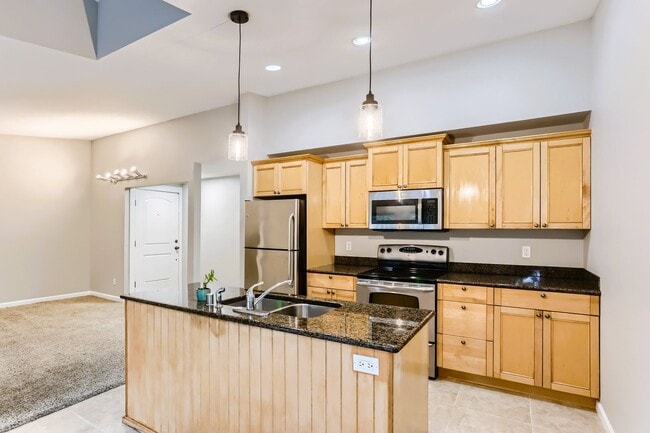 Building Photo - AVAILABLE AUGUST 1, 2026 >> Stunning 2BR/2BA Condo For Rent in Bellevue!! W/S/G Included!!!