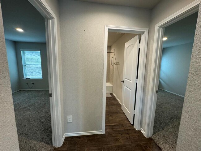 Building Photo - 2407 Poplar Copse Ct