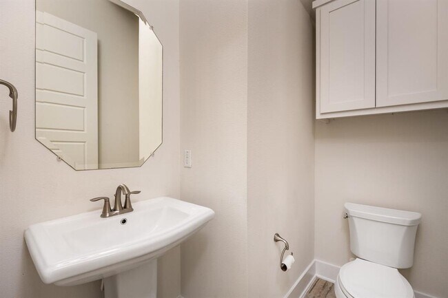 Building Photo - 2401 McBee St