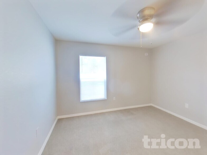 Building Photo - 4739 Acorn Dr