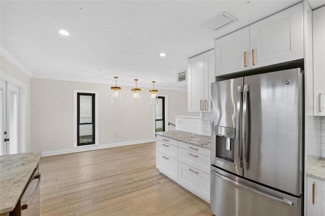 Building Photo - 162 E Davis Blvd