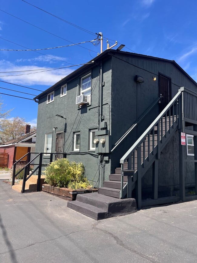 Building Photo - 531 Lander St