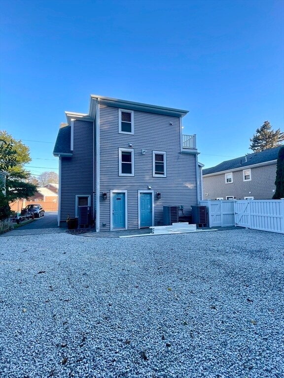 Building Photo - 435 Newport Rd