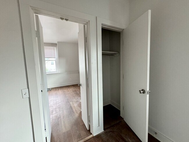 Building Photo - 2233 Victor St