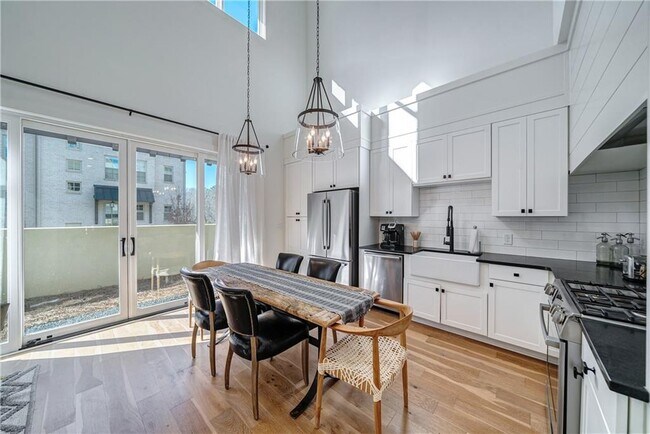 Building Photo - 11173 Serenbe Ln
