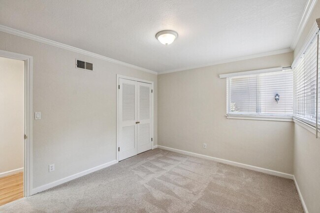 Building Photo - 309 Walsh Rd