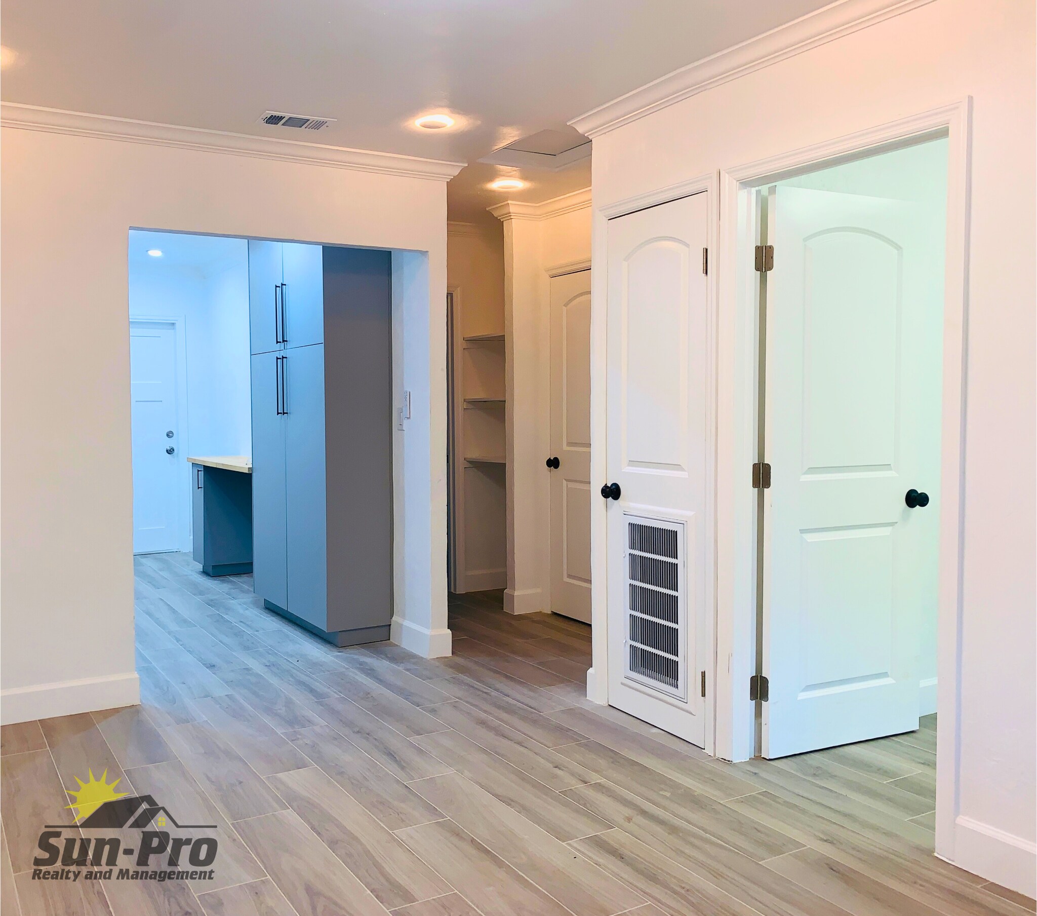 Building Photo - 748 Bethune St