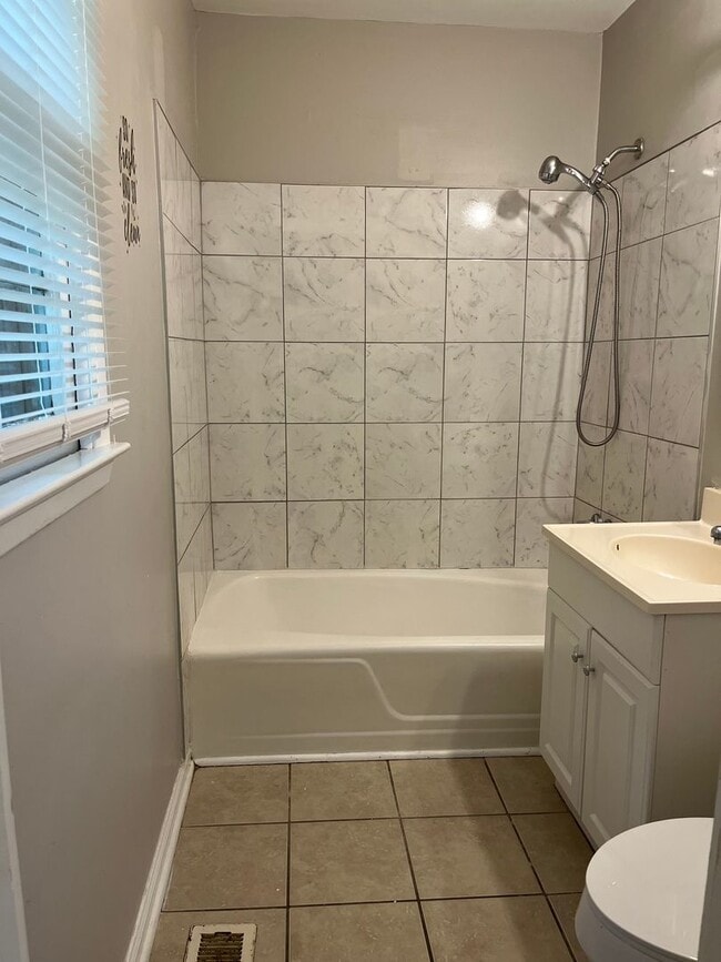 Building Photo - Beautiful Ranch Home In Raleigh, Available...