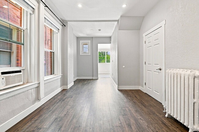 Building Photo - $1,720.95 with $300 off the first month rent, 1 Bed - 1 Bath, Condo in Denver with All Utilities ...
