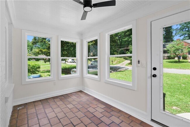 Building Photo - 1658 Altadena Pl SW