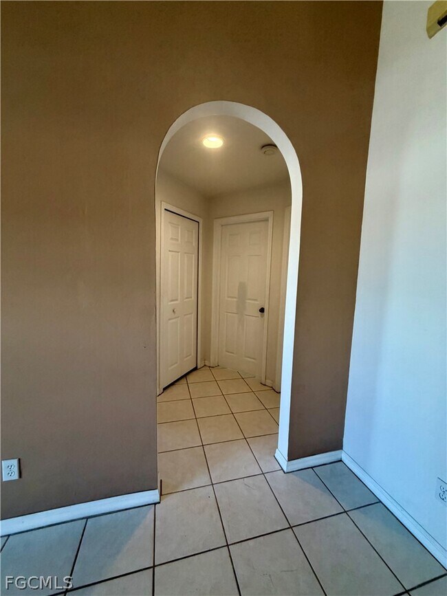 Building Photo - 4620 SW 13th Ave