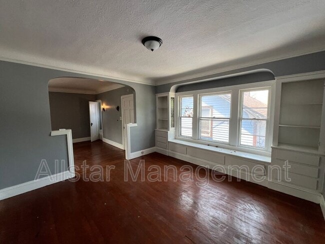 Building Photo - 3255 E 139th St