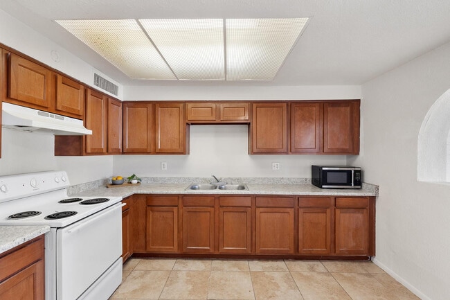 Building Photo - 7422 W Turney Ave