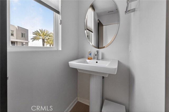 Building Photo - 1015 Somerton Dr