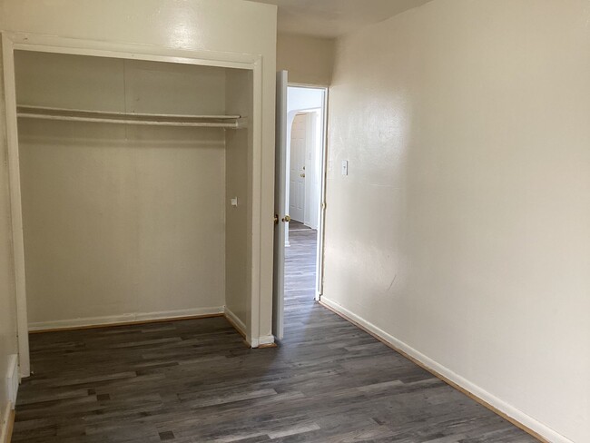 Building Photo - 3 Bedroom Single Family Home with Off stre...