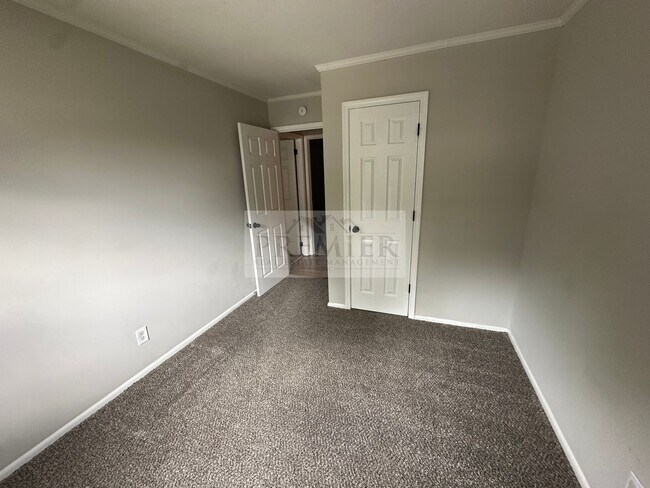 Building Photo - 730 N Aztec Dr