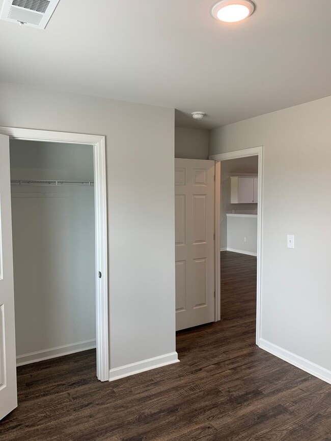 Building Photo - Don’t Miss This — Pre-Leasing 3-Bed, 2-Bath Home in Lakeside Cottages