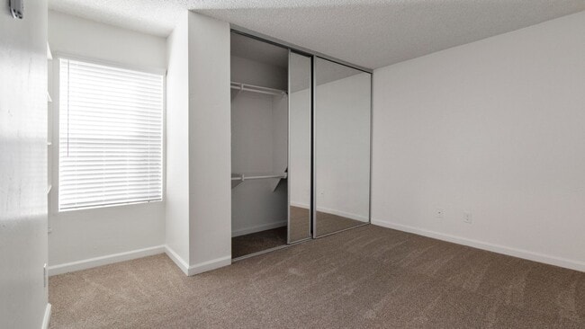 Building Photo - 2BR in El Cajon with Parking and Private Patio