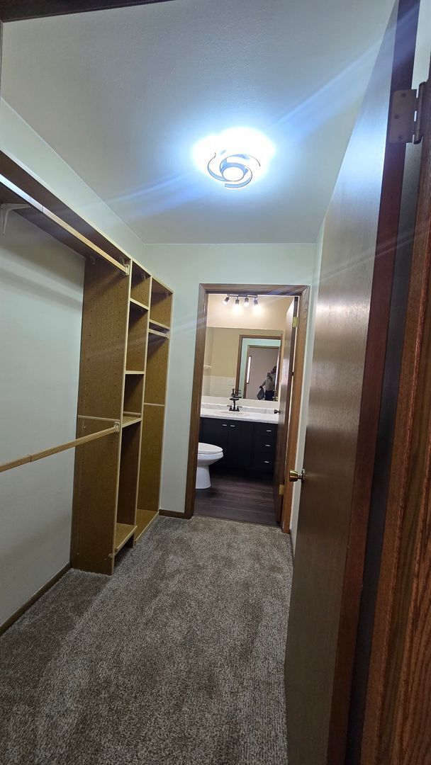 Building Photo - 2 Bedroom 1.5 Bath - Brand new renovations