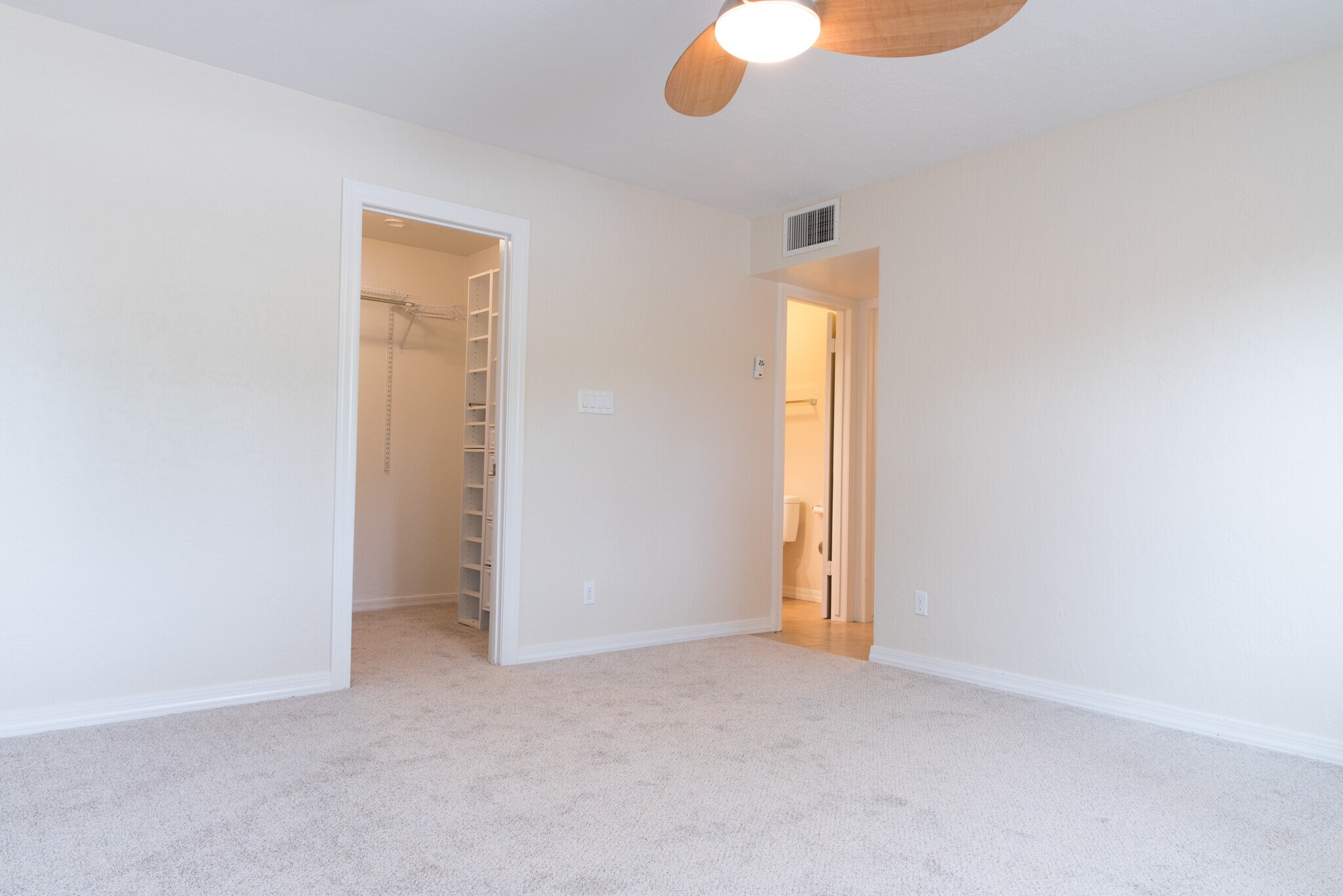Master bedroom with walk-in closet - 7561 E Belleview St