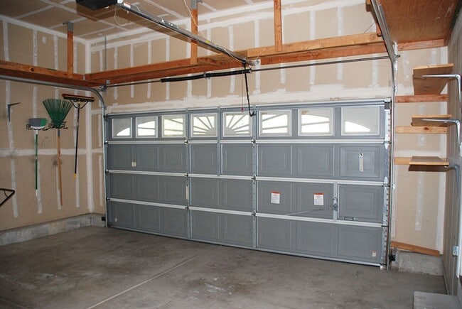 Building Photo - Beautiful 4 br, 2 bath, 2 car garage Home in Sparks.