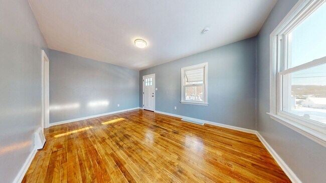 Building Photo - 4 Bedroom Cape Cod with Large Garage!