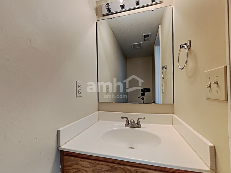 Building Photo - 19428 Amber Way