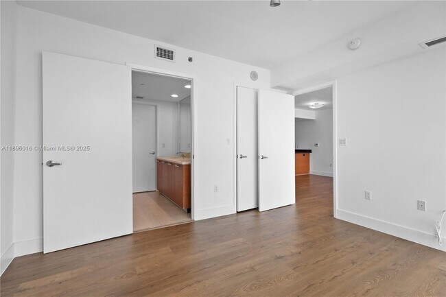 Building Photo - 50 Biscayne Blvd