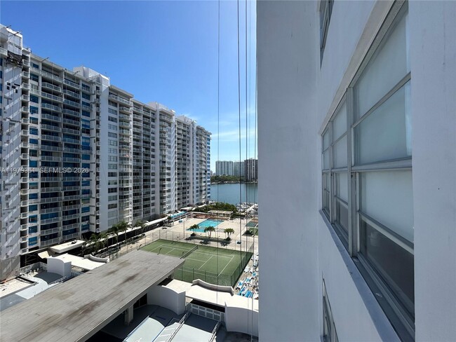 Building Photo - 18031 Biscayne Blvd