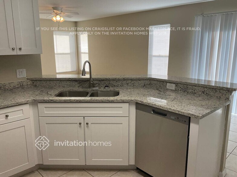 Building Photo - 1215 Lake Shore Ranch Dr