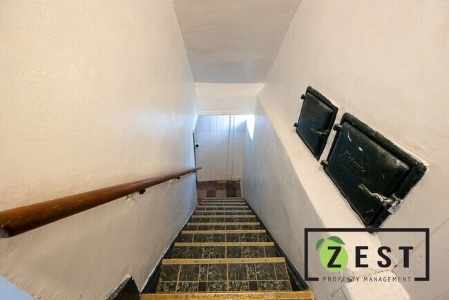 Building Photo - 17352 Roselawn St