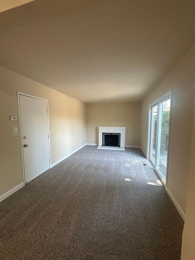 Building Photo - Cambrian home, 3 bedroom, 2 full bath!  Spacious backyard!!