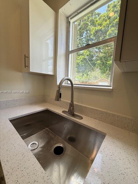 Building Photo - 2711 Dewey St